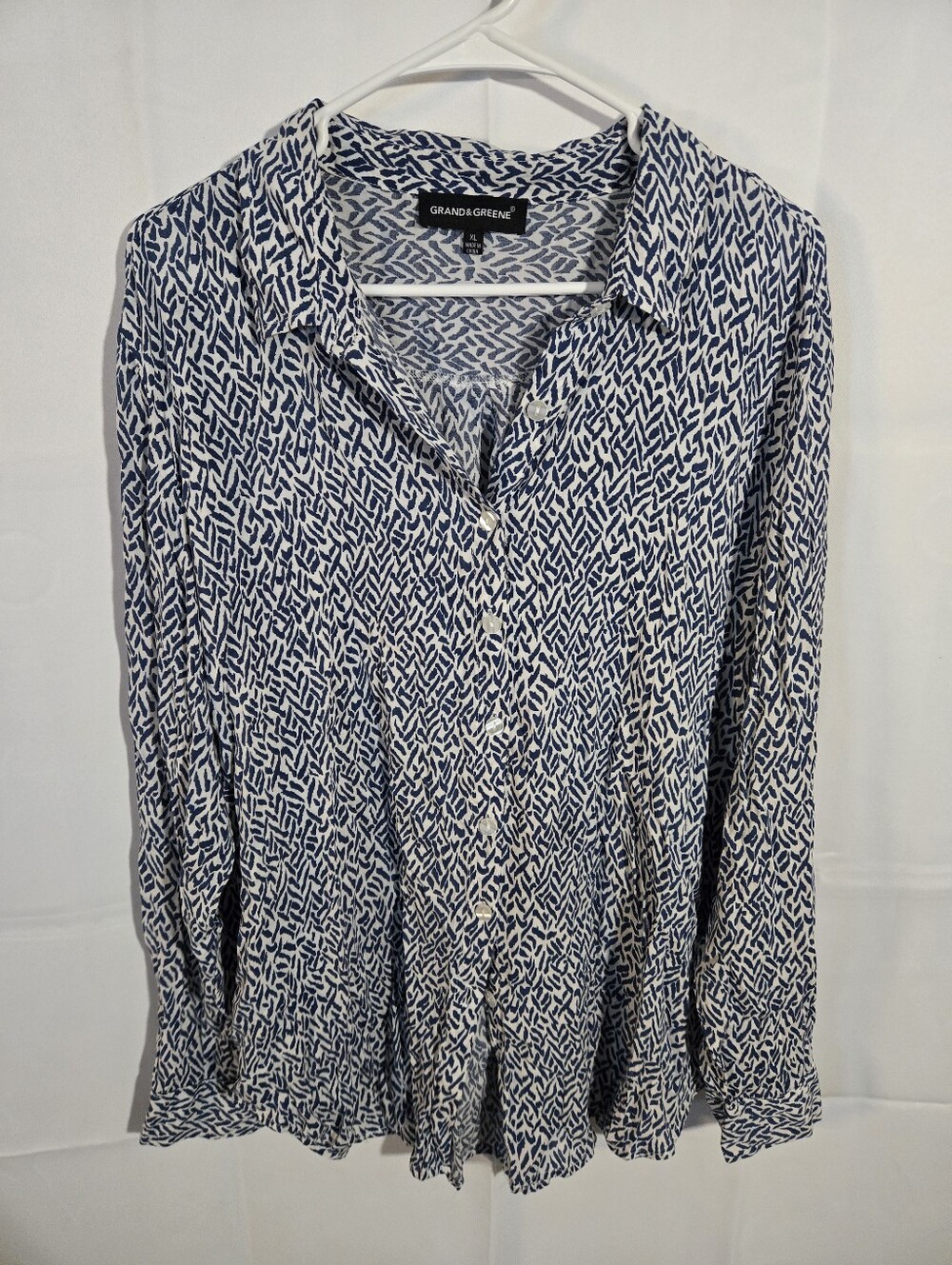 Blue & White Abstract Print Button-Down Shirt